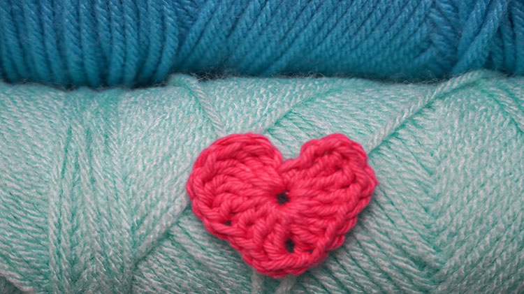 crochet a small heart for free